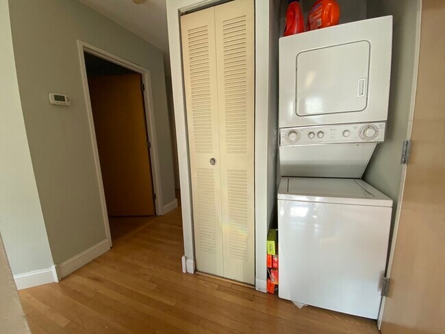 Photo - 111 Gainsborough St Unidad 301