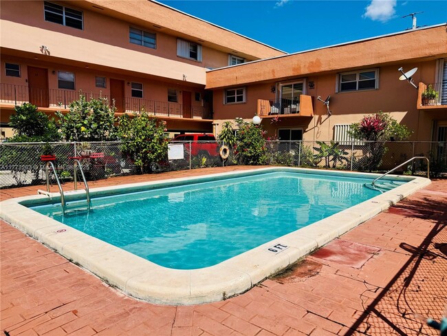 Photo - 1100 W 35th St Condo Unit 8