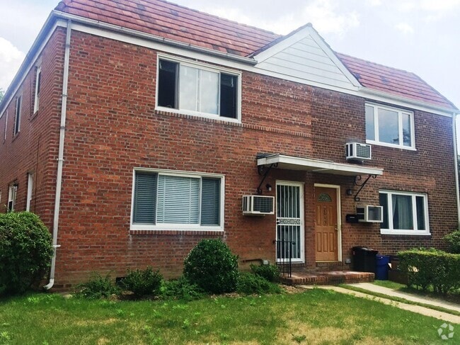 Building Photo - 76-41 170th St Unit 2nd Fl Rental