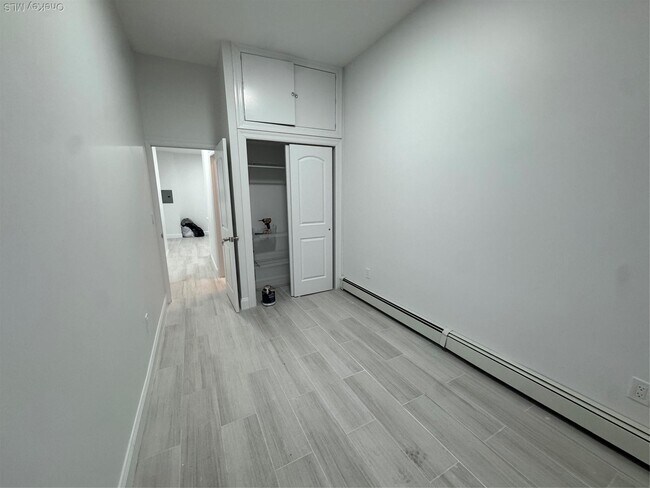 Photo - 102-01 Northern Blvd