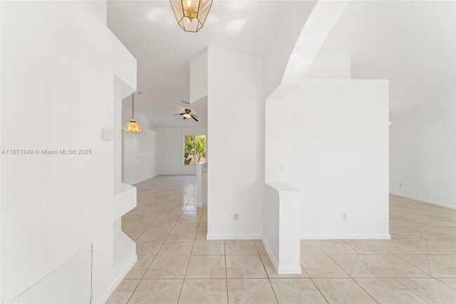 Photo - 4657 SW Leeward St