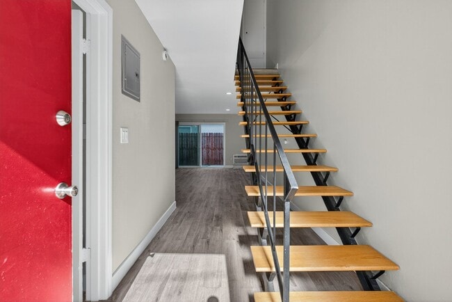 Building Photo - 13392 Magnolia St Rental
