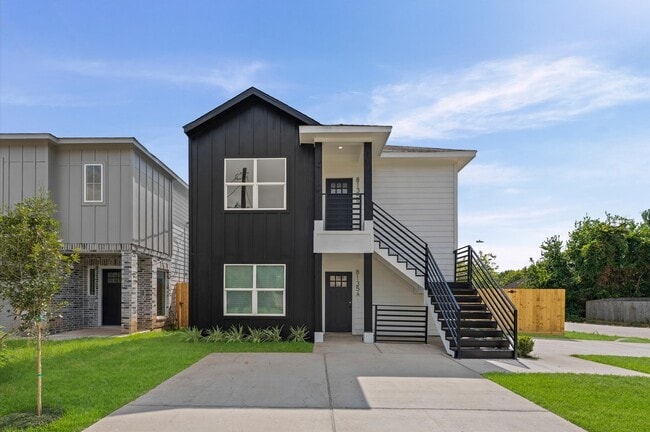 Photo - 8135 Woodward St