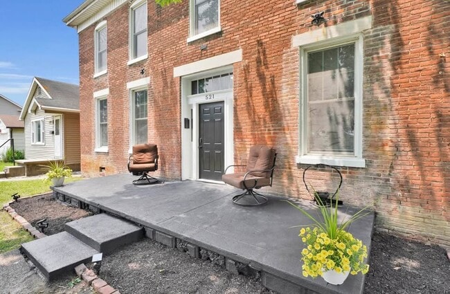 Building Photo - 521 E Water St Unit 1