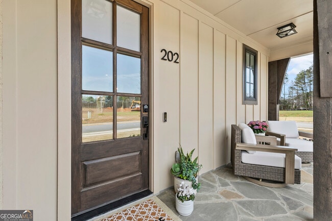 Photo - 202 Regester Wy