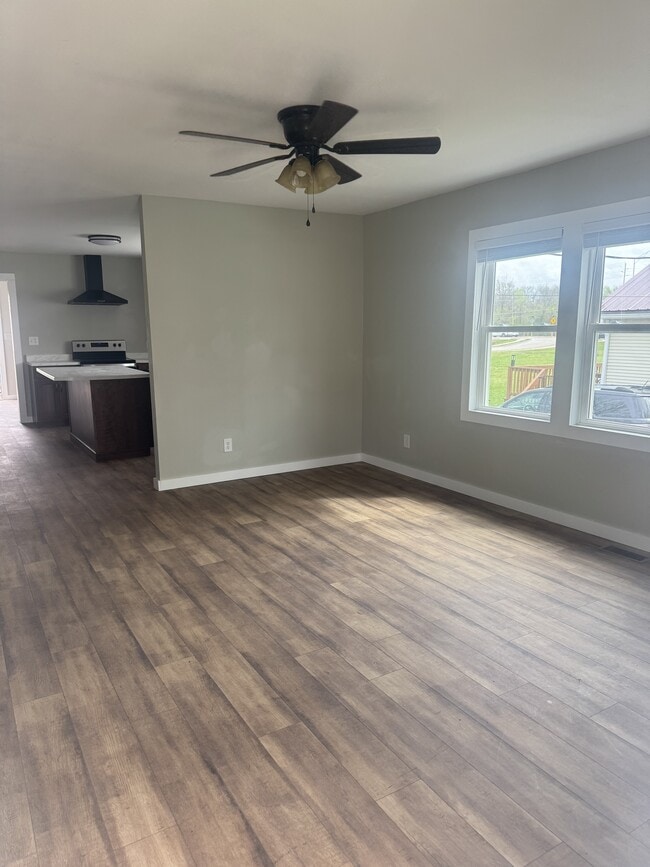 Photo - 114 S Elm St