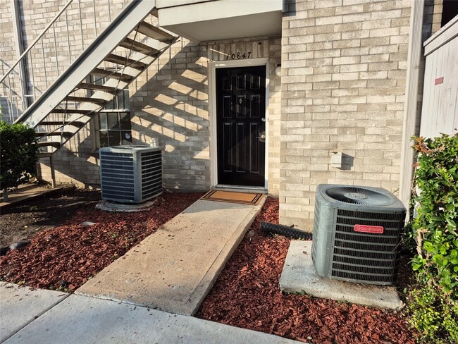 Building Photo - 10847 Braes Bend Dr