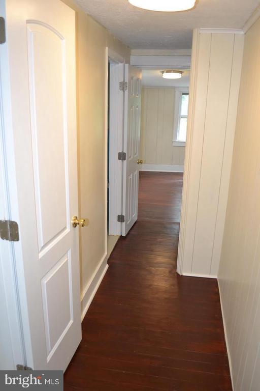 Building Photo - 27 E Pall Mall St Rental