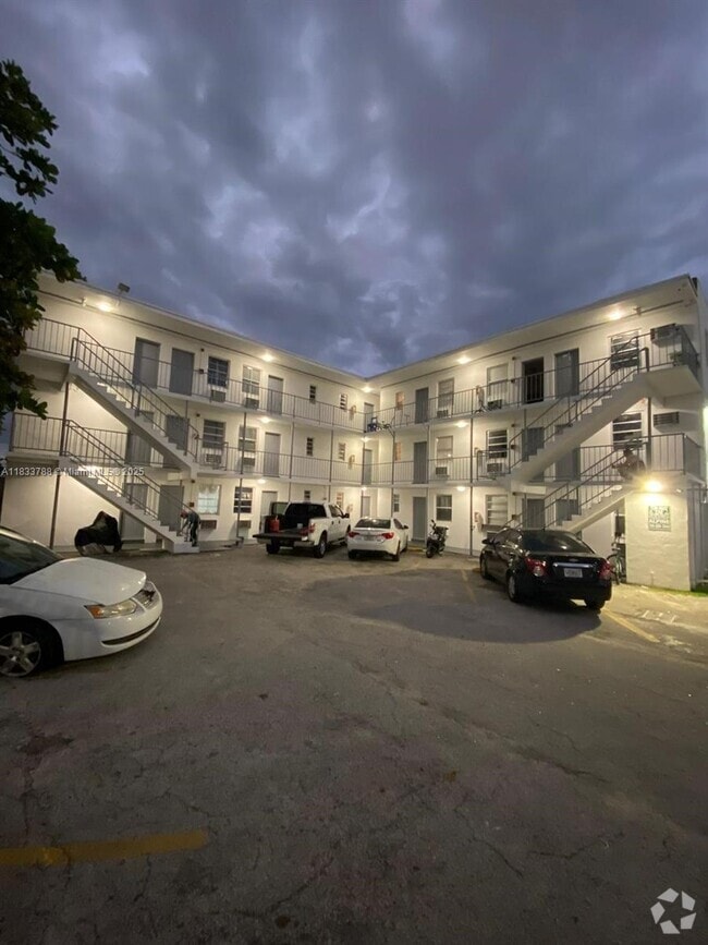 Building Photo - 1261 NW 59th St Unit 09 Rental