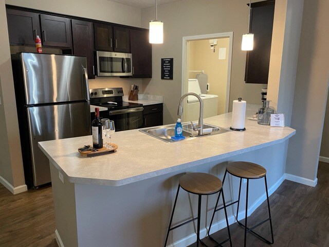 Photo - 4784 Holmes St