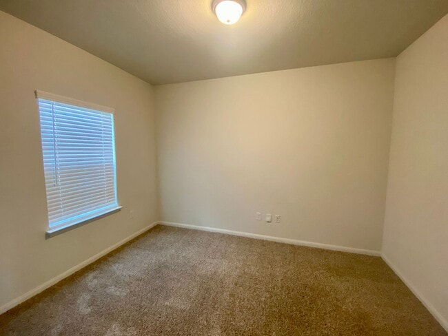 Photo - Spacious 4/2.5 beauty ~ Refrigerator/Washe...