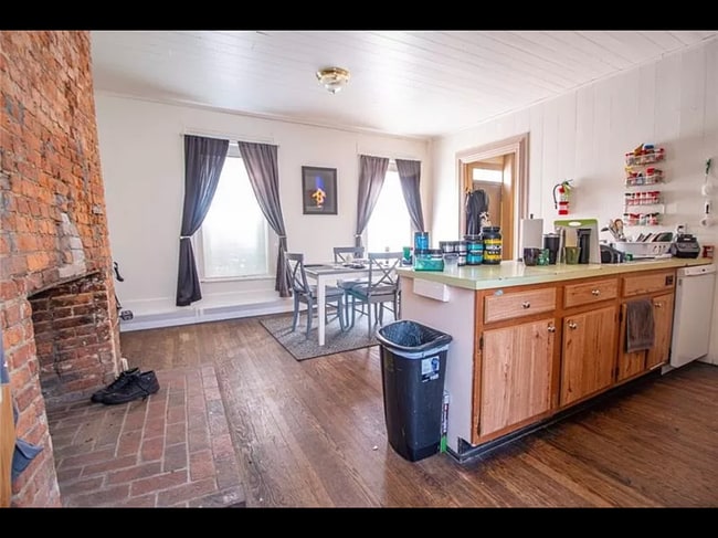 Photo - 206 N Main St Unidad C