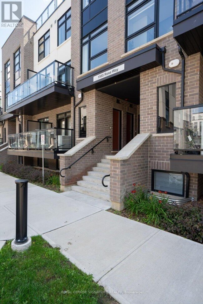 Photo - 1585 Rose Way