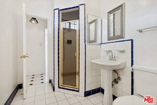 Photo - 110 Flores St