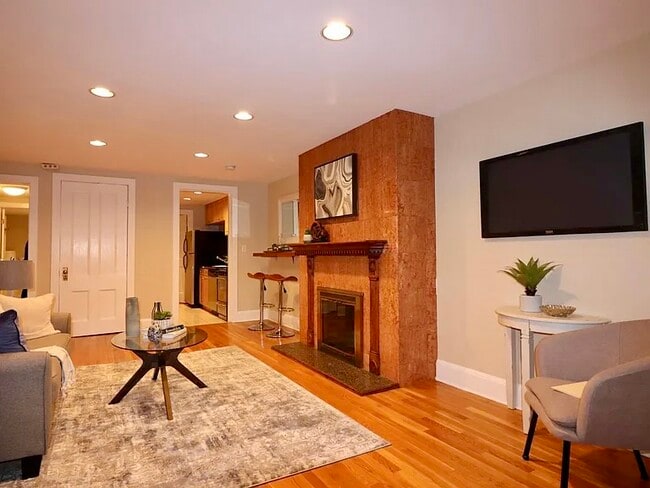 352 Tappan St Unit 1