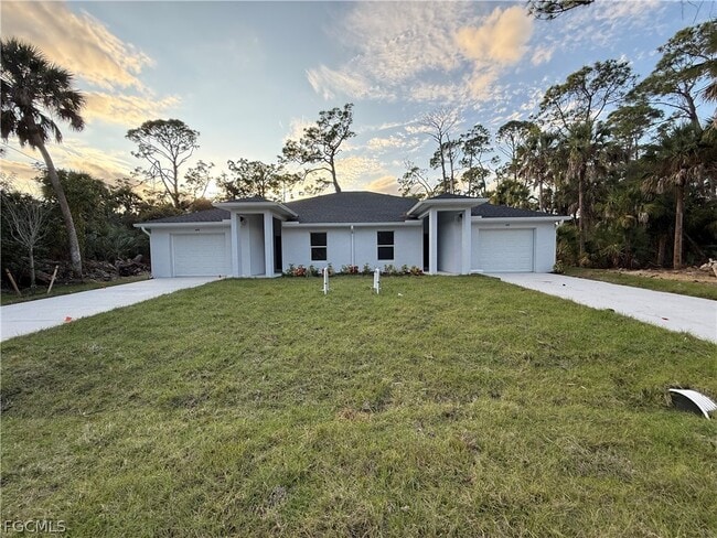 Building Photo - 447 Camrose St