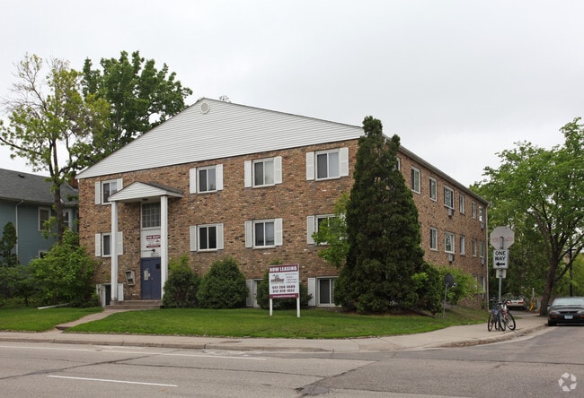 Building Photo - 800-UNIV