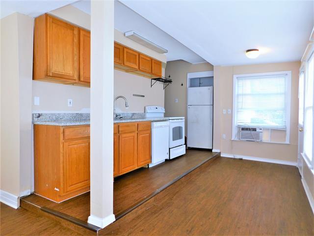 Photo - 216 Maple St