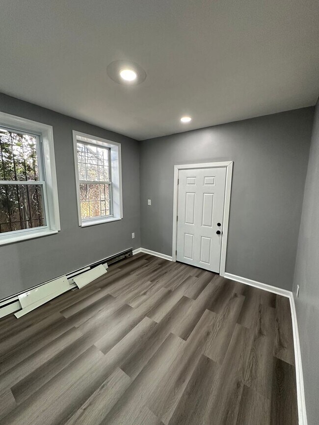 Photo - 1937 N Darien St