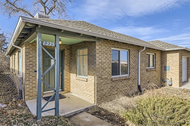 Photo - 1275 Jasmine St