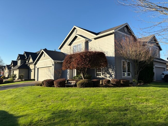 Photo - 1925 NW Woodland Dr