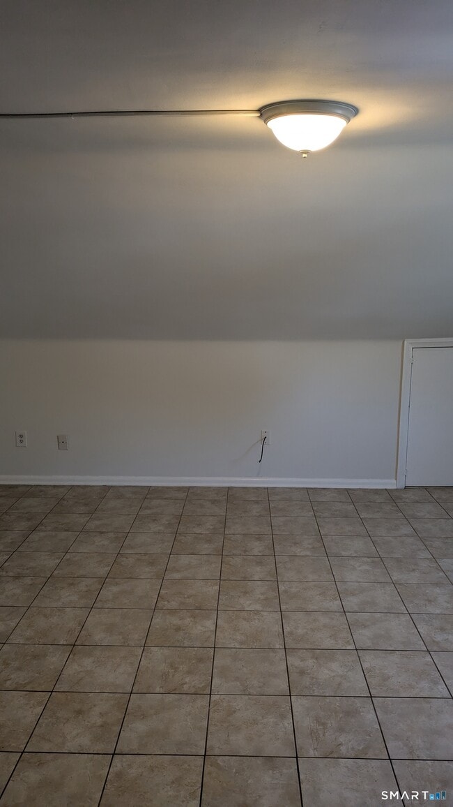 Photo - 657 Naugatuck Ave