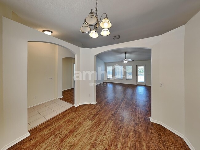 Photo - 312 116th St E