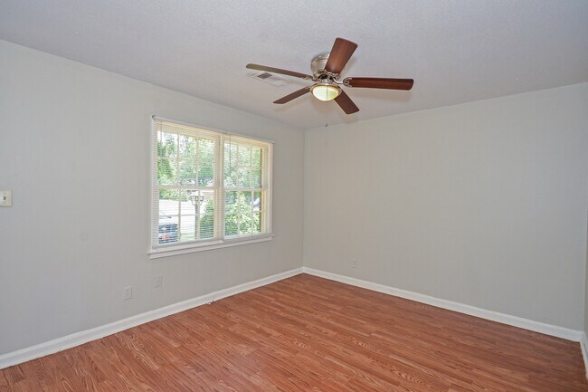Photo - 1138 Perry Hill Rd
