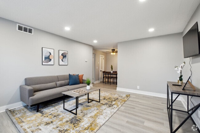Building Photo - 600 Whispering Hills Dr Rental