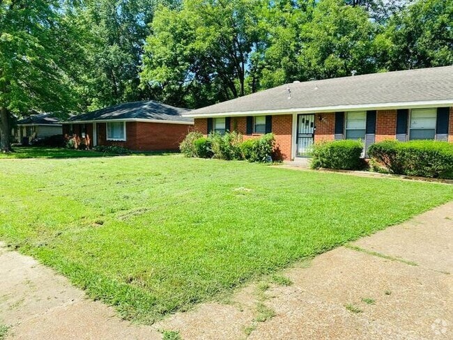Building Photo - Clean Three Bedroom/One Bath Rental
