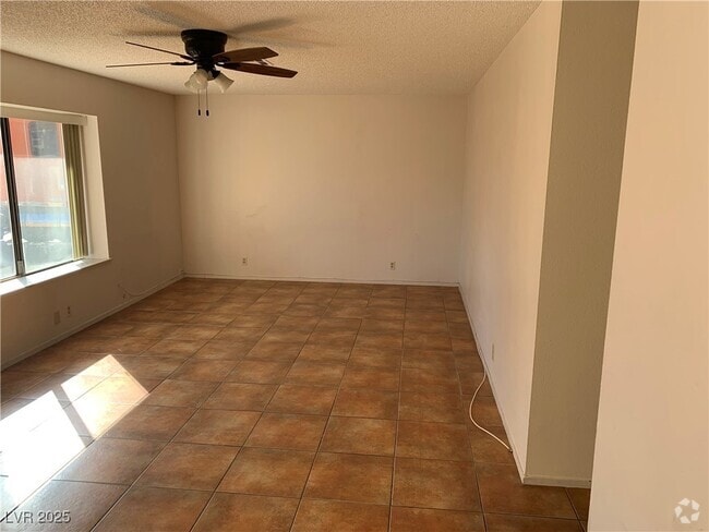 Building Photo - 3941 Avocado Dr Rental