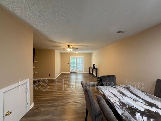 Photo - 940 Allendale Dr