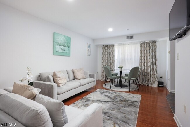 Photo - 1130 Fairmount Ave Unit 104