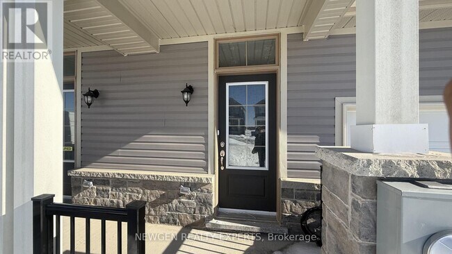 Photo - 33 MacKenzie St