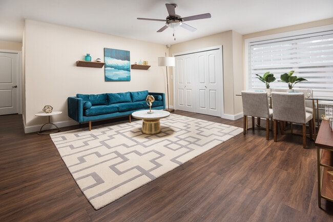 Apartamento reformado - Aspen Grove Apartment Homes