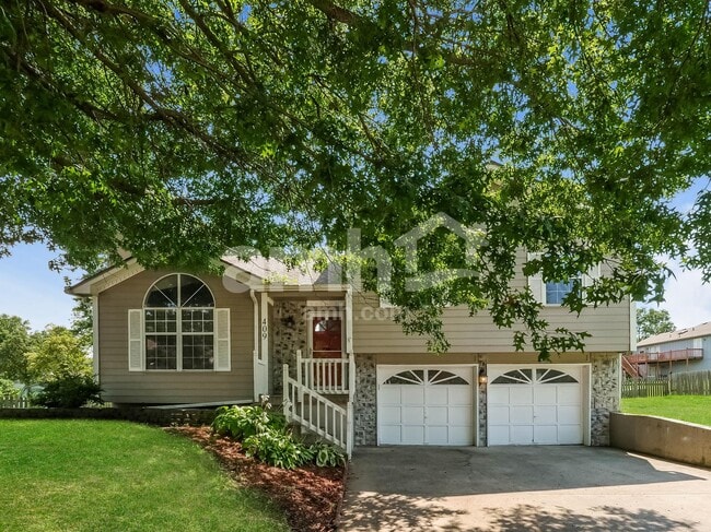 Building Photo - 409 SE Onyx Cir
