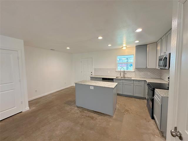 Photo - 108 W Adams St