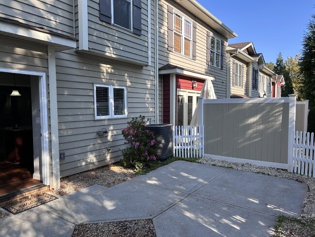 3 Bedroom, 2 1/2 Bathroom Farmington Charm in Forest, VA! Gym and field house included.