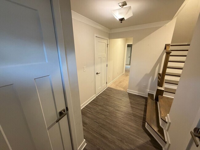 Photo - Like-New 4 Bedroom Townhouse