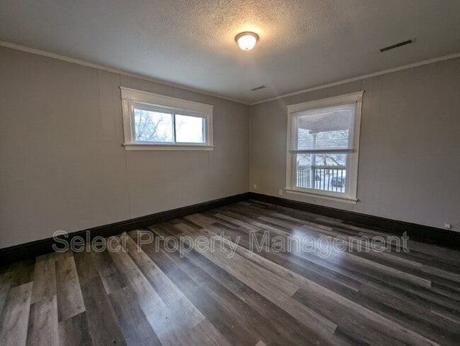 Photo - 345 W Williams St