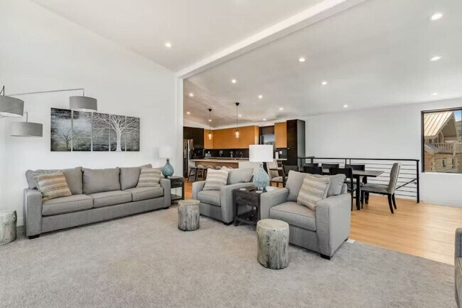 40 Wedge Way Unit SI FL1-ID1389258P
