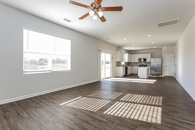 Photo - 610 Samuel Lee Ln