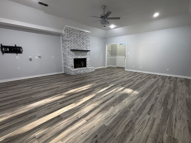 Photo - SPACIOUS HOME WITH FLEX ROOM