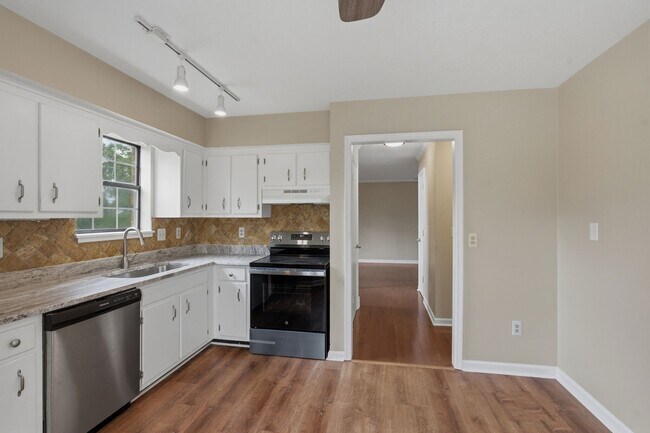 Photo - 515 Chesterfield Ave Unit F