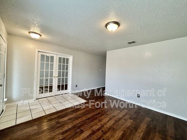 Photo - 2303 Bantry Ln