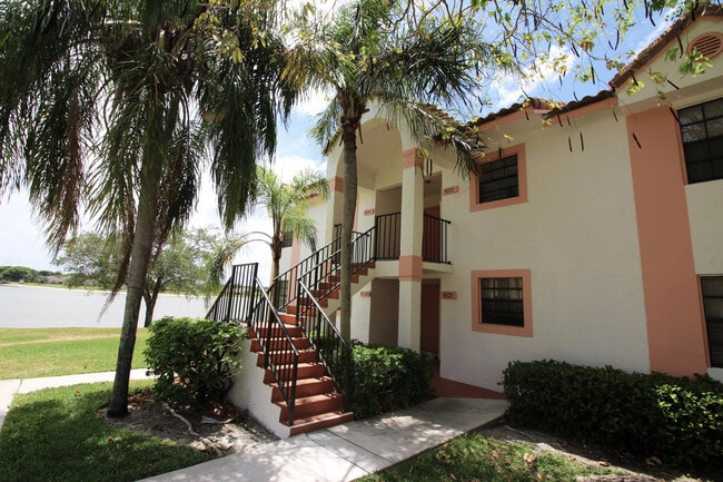 Building Photo - 321 Norwood Terrace Unit N220