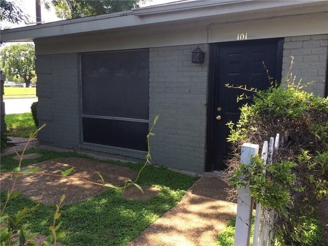 Photo - 602 W 51st St