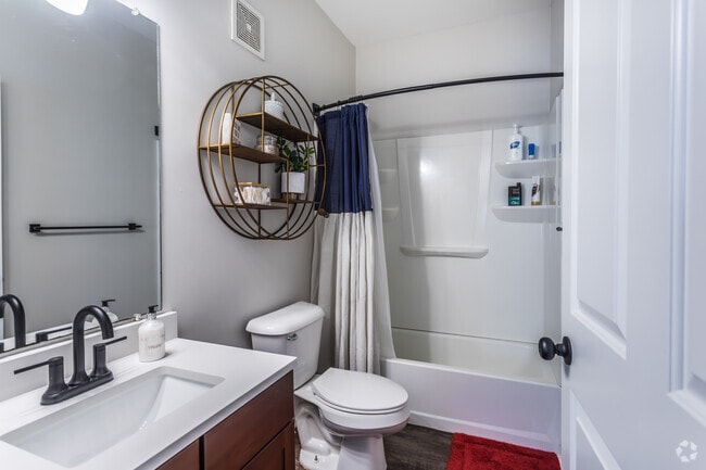 3BR, 3BA - 1,400SF - Primary Bathroom