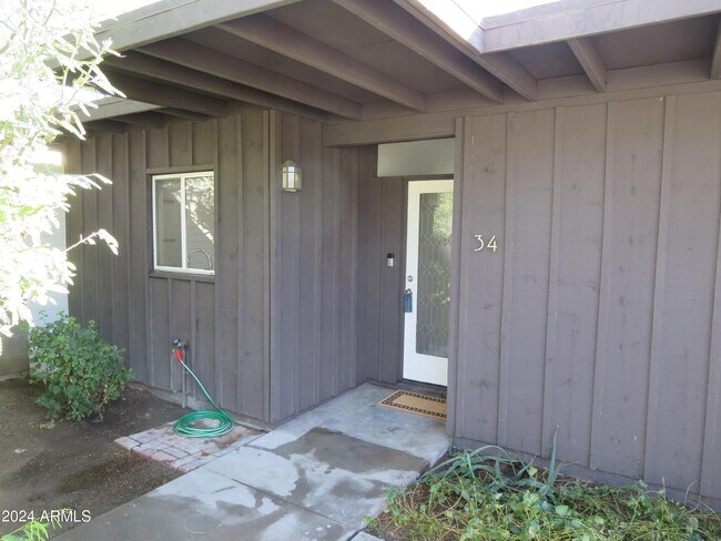 Building Photo - 1450 E Bethany Home Rd