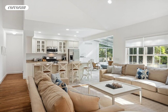 Photo - 253 Norfolk Dr